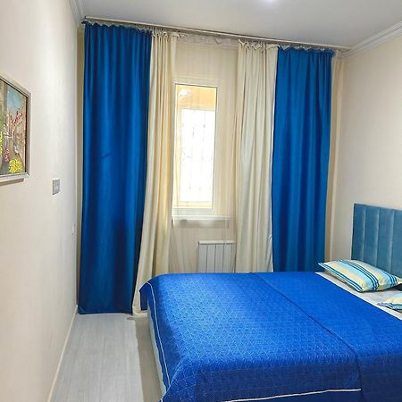 Уютная Квартира В Центре Возле Адк Almaty Eksteriør bilde