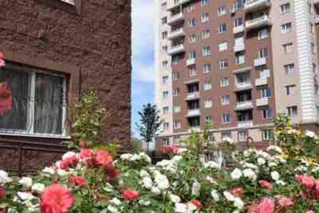 Уютная Квартира В Центре Возле Адк Almaty Eksteriør bilde